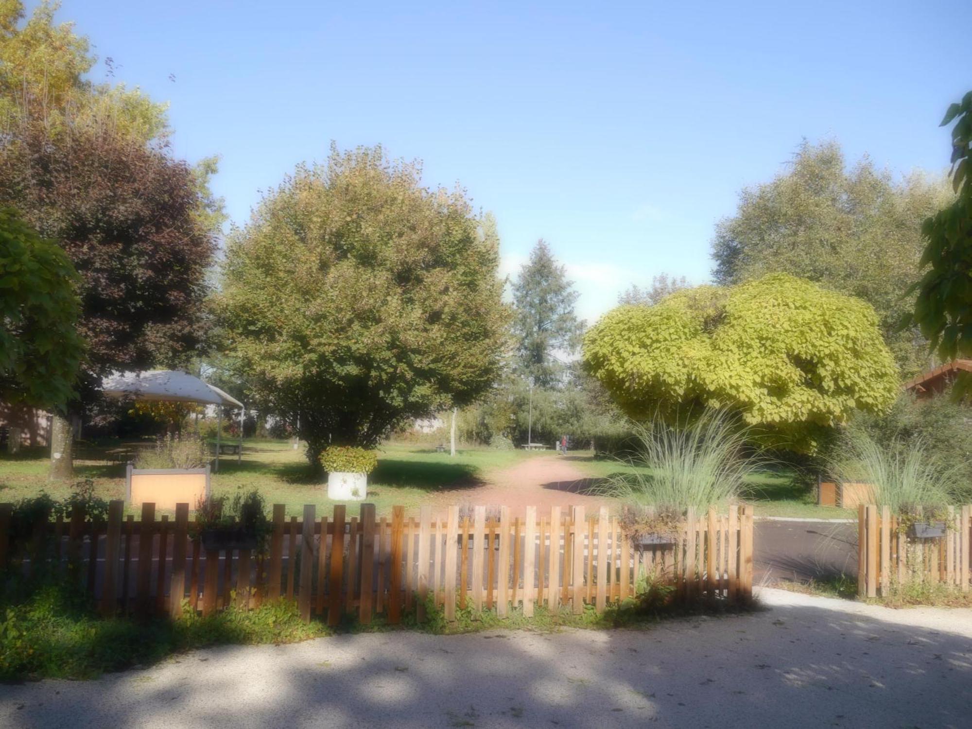 Camping De Charlieu - Mobile Home Exterior photo